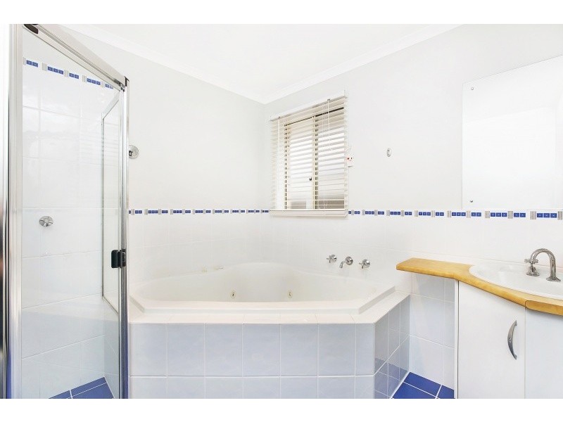 5 Kari Crescent, Huntfield Heights SA 5163