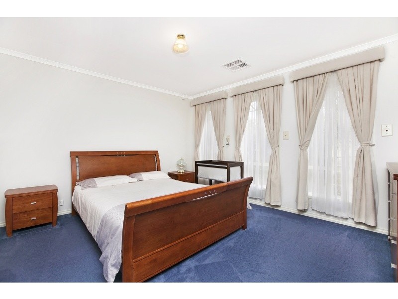 5 Kari Crescent, Huntfield Heights SA 5163