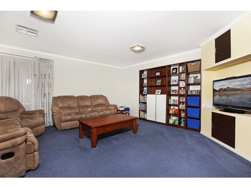 5 Kari Crescent, Huntfield Heights SA 5163