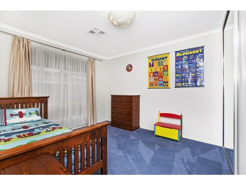 5 Kari Crescent, Huntfield Heights SA 5163