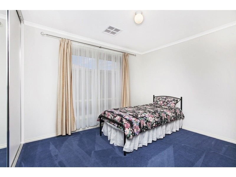 5 Kari Crescent, Huntfield Heights SA 5163