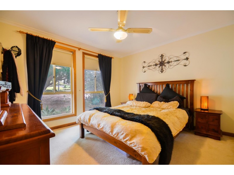 8 Sandy Glass Court, Sheidow Park SA 5158