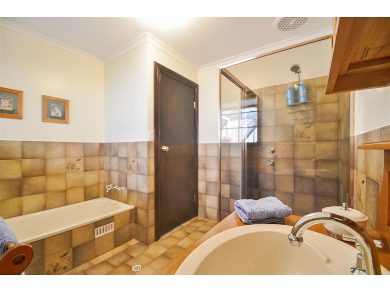 42 Gorelon Drive, Flagstaff Hill SA 5159