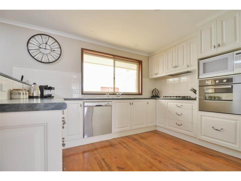 4 Potter Drive, Woodcroft SA 5162