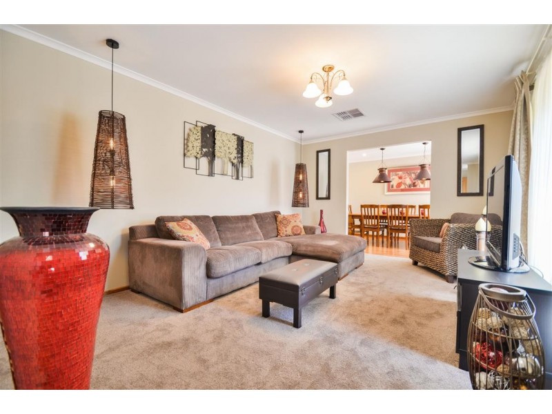 4 Potter Drive, Woodcroft SA 5162