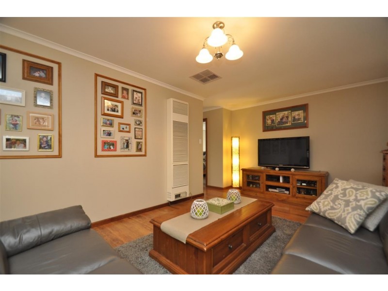 4 Potter Drive, Woodcroft SA 5162