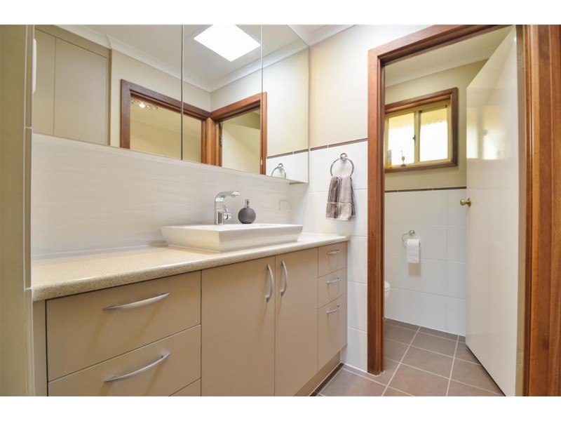 4 Potter Drive, Woodcroft SA 5162