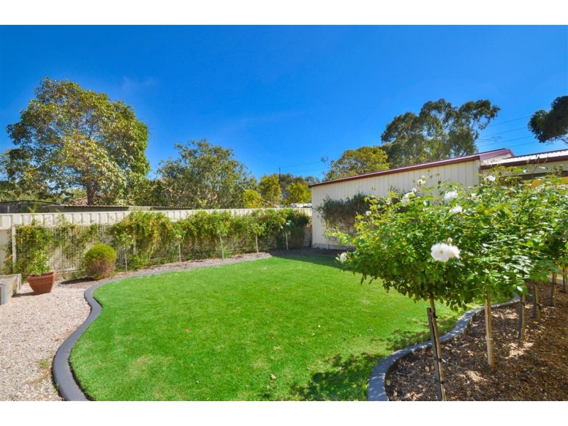 4 Potter Drive, Woodcroft SA 5162