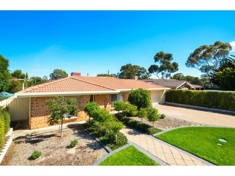 4 Potter Drive, Woodcroft SA 5162