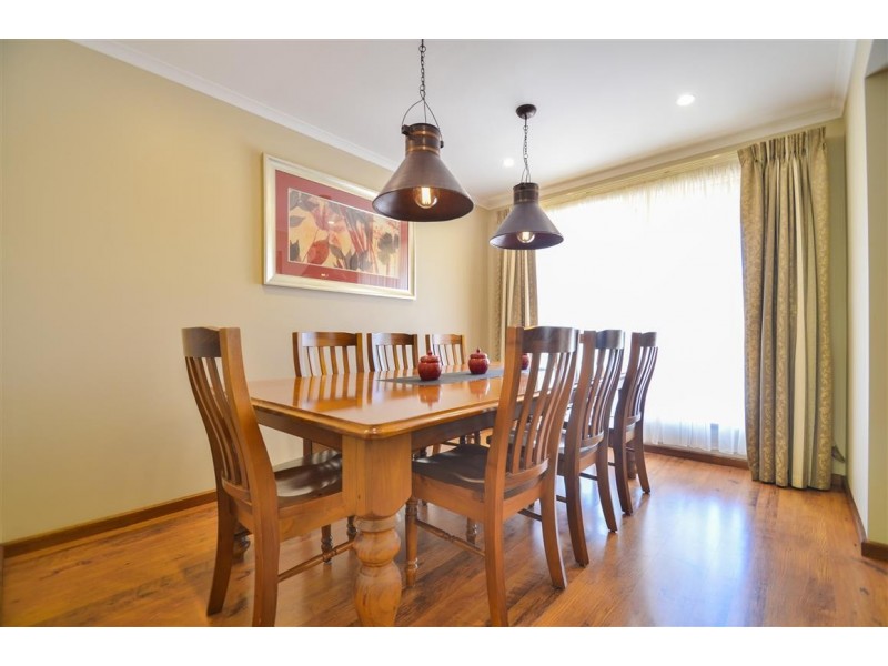 4 Potter Drive, Woodcroft SA 5162