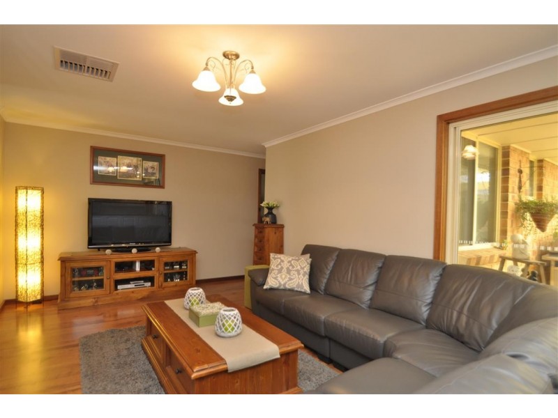 4 Potter Drive, Woodcroft SA 5162