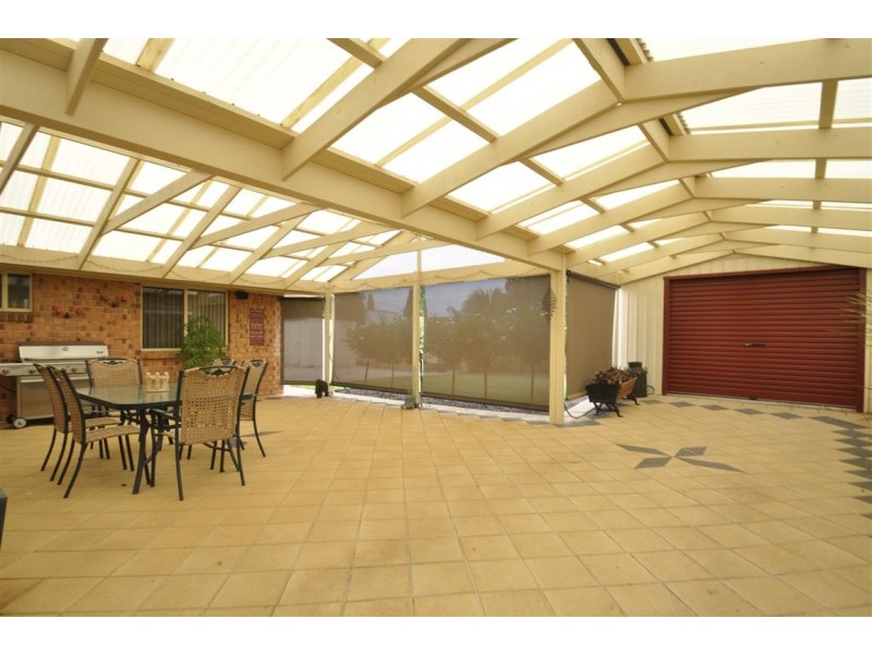 4 Potter Drive, Woodcroft SA 5162