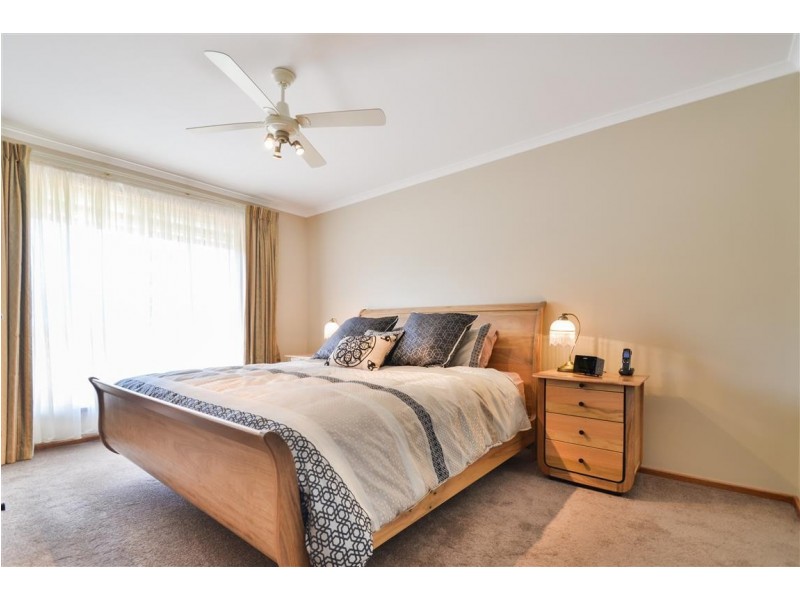 4 Potter Drive, Woodcroft SA 5162