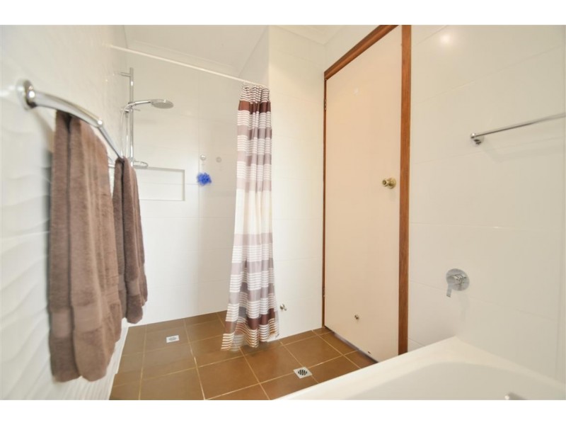 4 Potter Drive, Woodcroft SA 5162