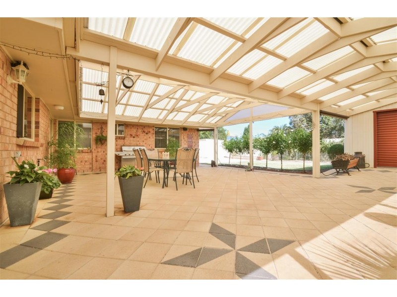4 Potter Drive, Woodcroft SA 5162