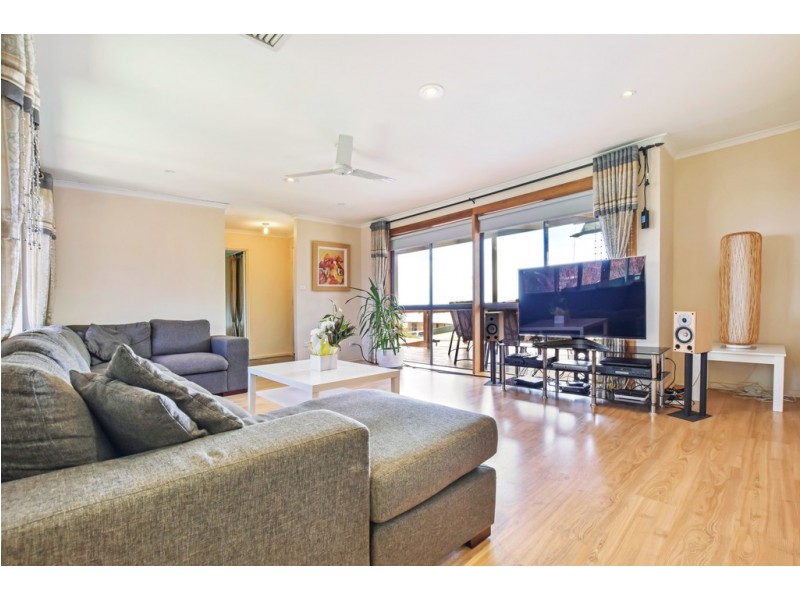 37 Manunda Way, Hallett Cove SA 5158