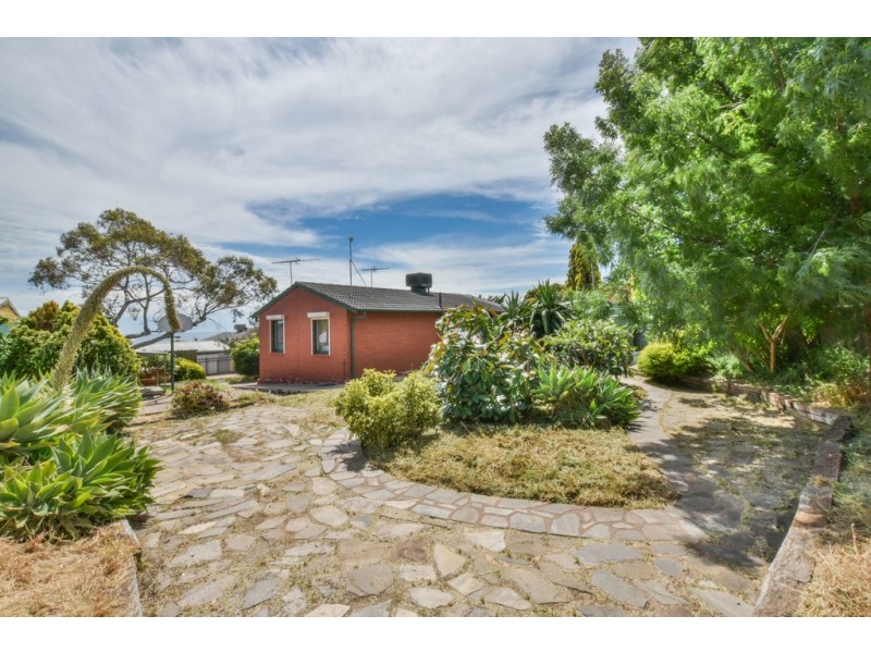 37 Manunda Way, Hallett Cove SA 5158