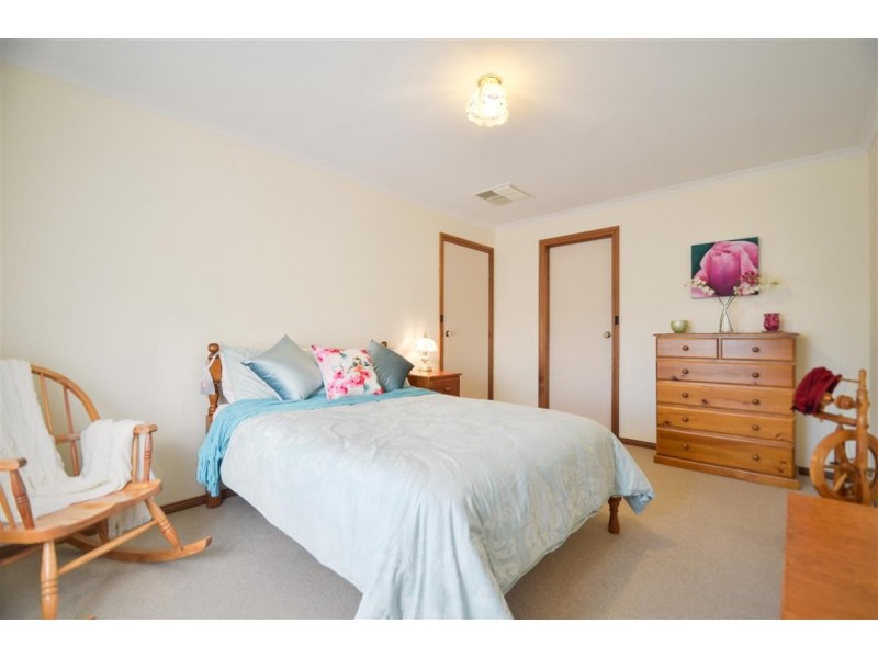 4 Barossa Way, Woodcroft SA 5162