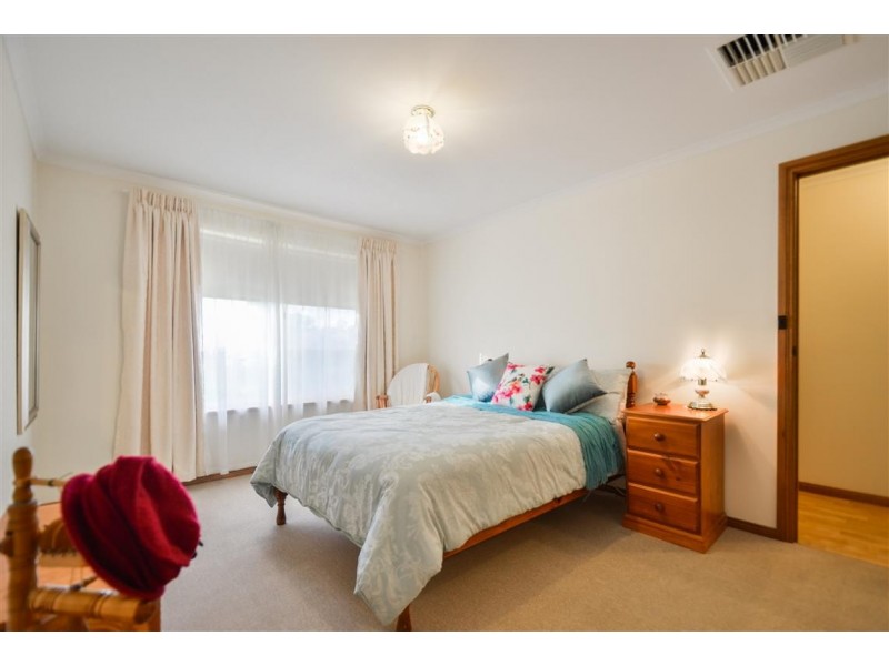 4 Barossa Way, Woodcroft SA 5162