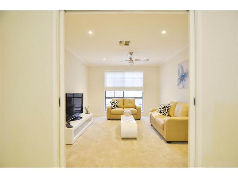 17 Greenbriar Ave, Happy Valley SA 5159