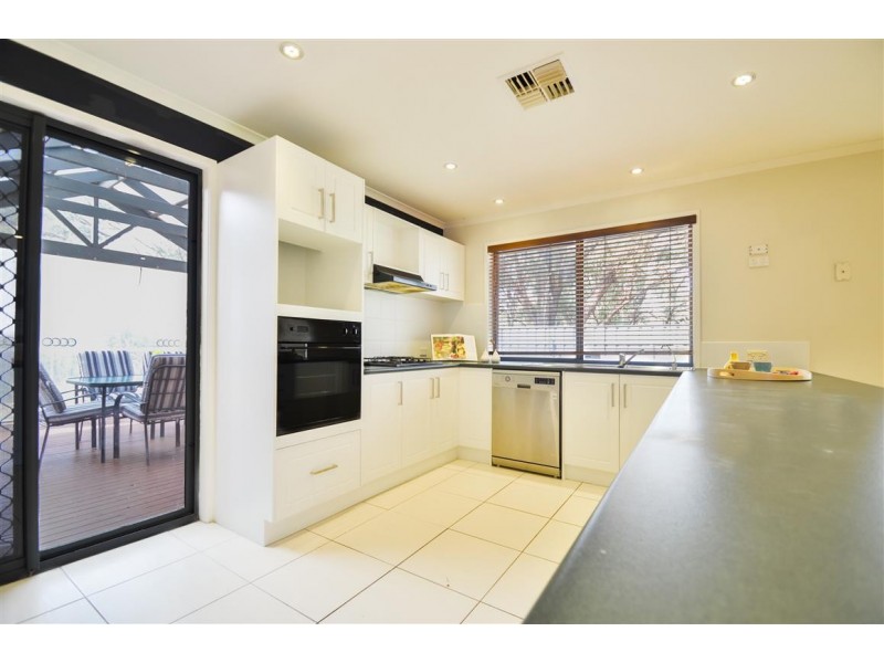 17 Greenbriar Ave, Happy Valley SA 5159