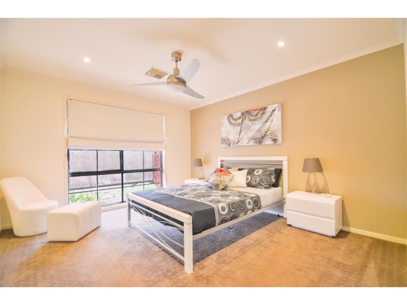 17 Greenbriar Ave, Happy Valley SA 5159