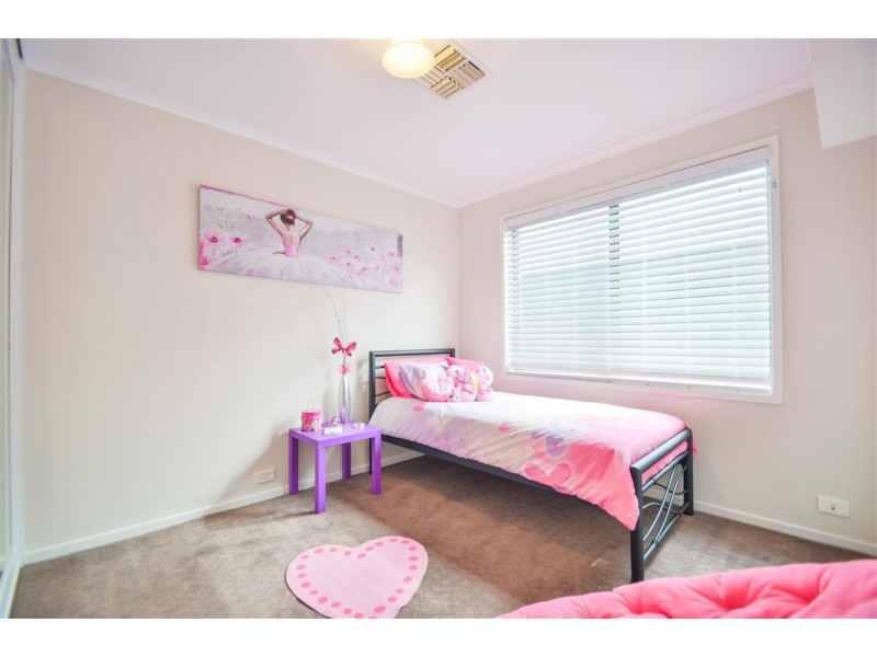 17 Greenbriar Ave, Happy Valley SA 5159