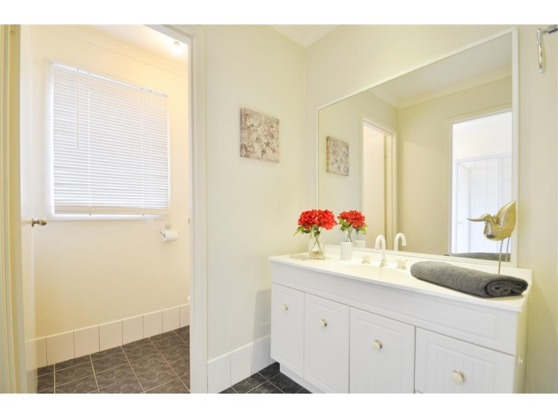 17 Greenbriar Ave, Happy Valley SA 5159