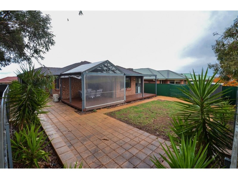 17 Greenbriar Ave, Happy Valley SA 5159