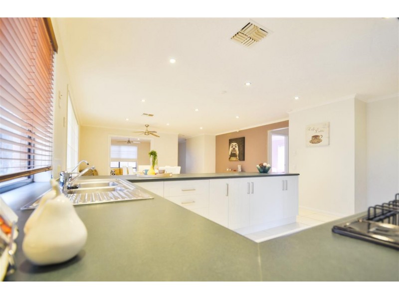 17 Greenbriar Ave, Happy Valley SA 5159