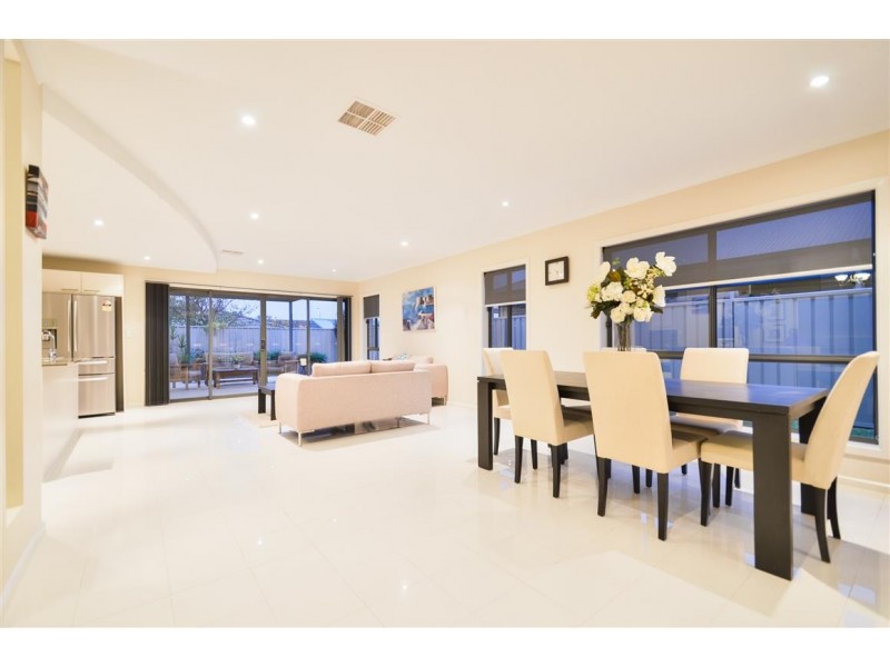 6 Arkle Place, Woodcroft SA 5162