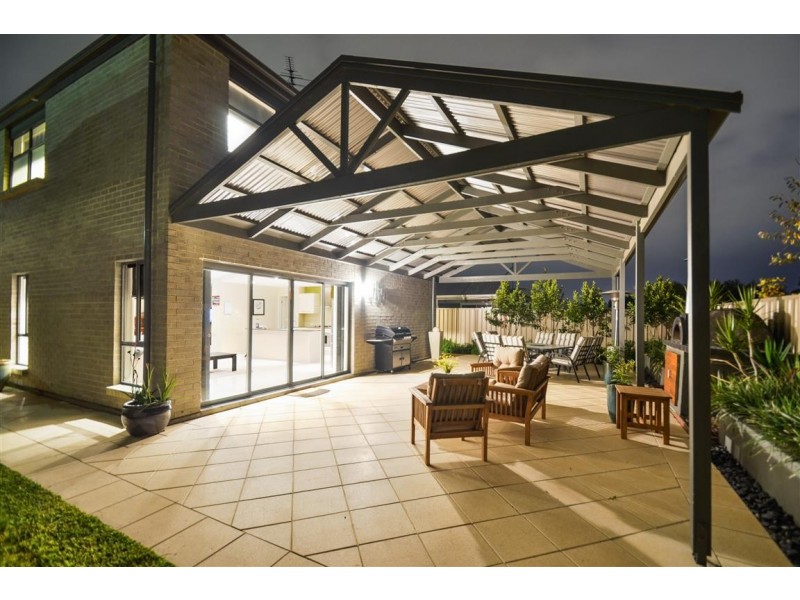 6 Arkle Place, Woodcroft SA 5162