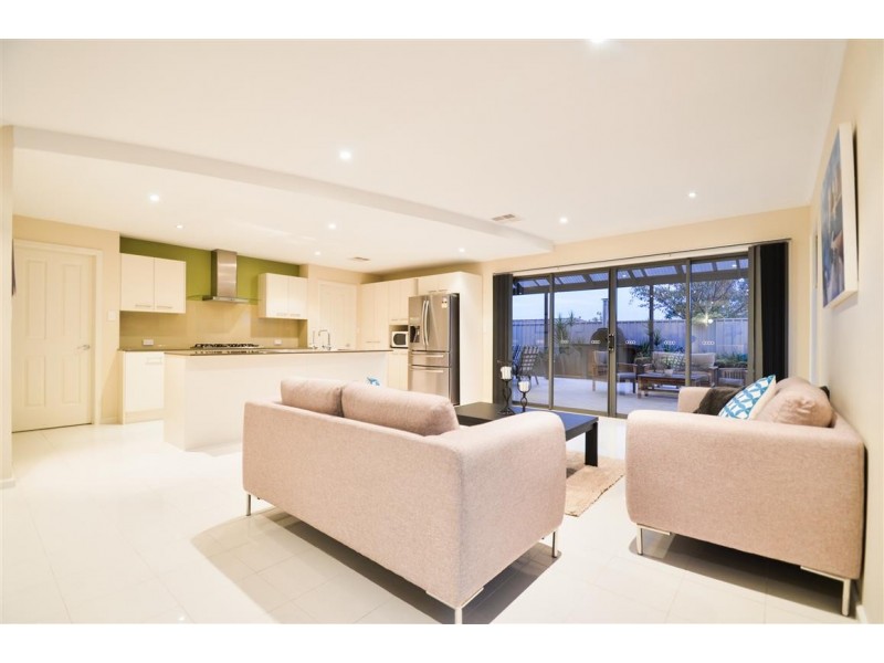 6 Arkle Place, Woodcroft SA 5162