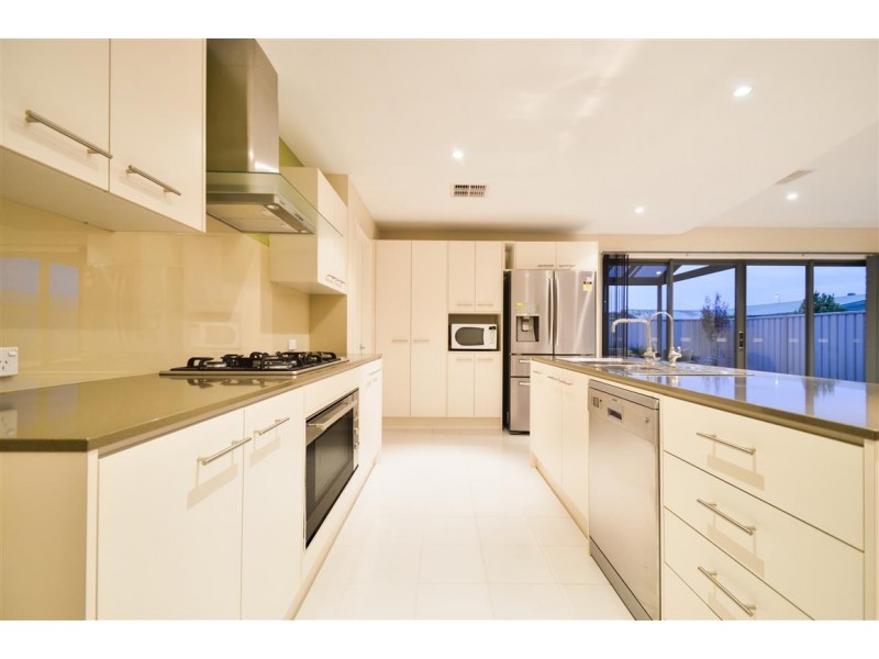 6 Arkle Place, Woodcroft SA 5162