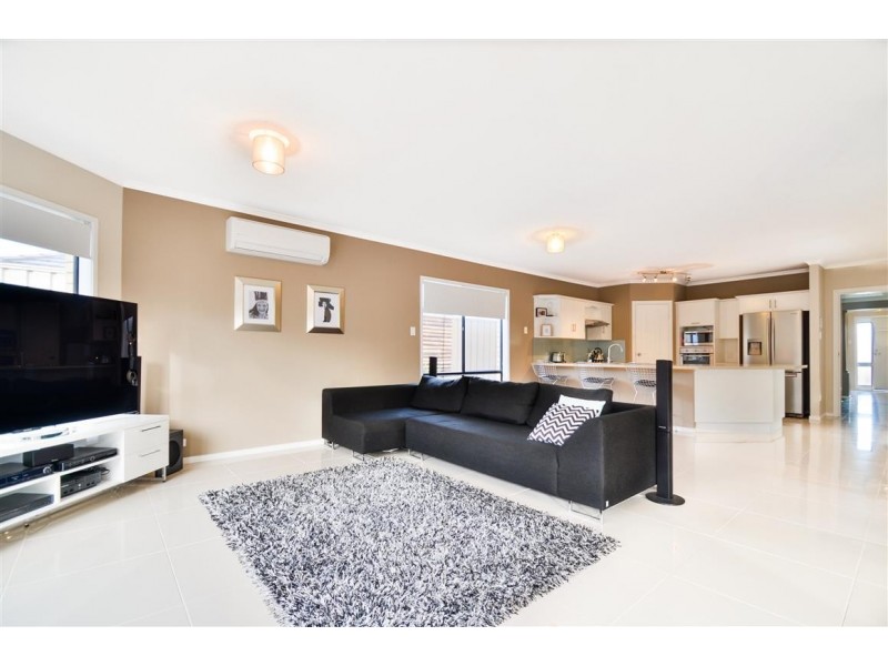 10 Autumn Court, Woodcroft SA 5162