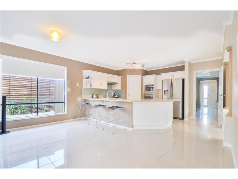 10 Autumn Court, Woodcroft SA 5162