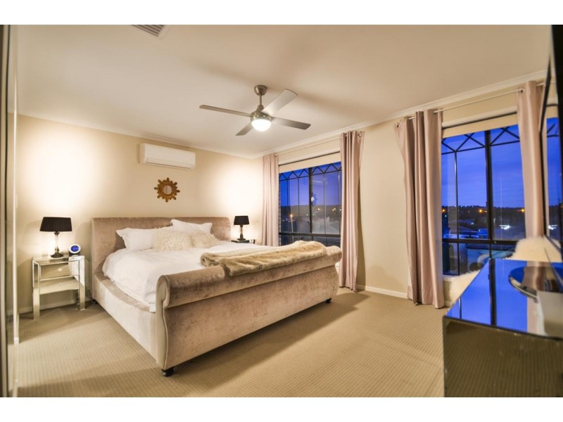 10 Autumn Court, Woodcroft SA 5162