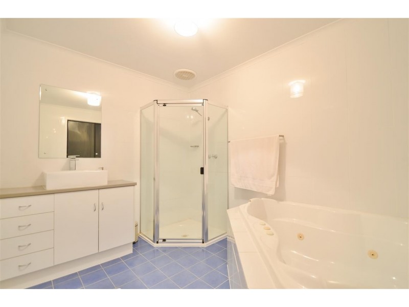 10 Autumn Court, Woodcroft SA 5162