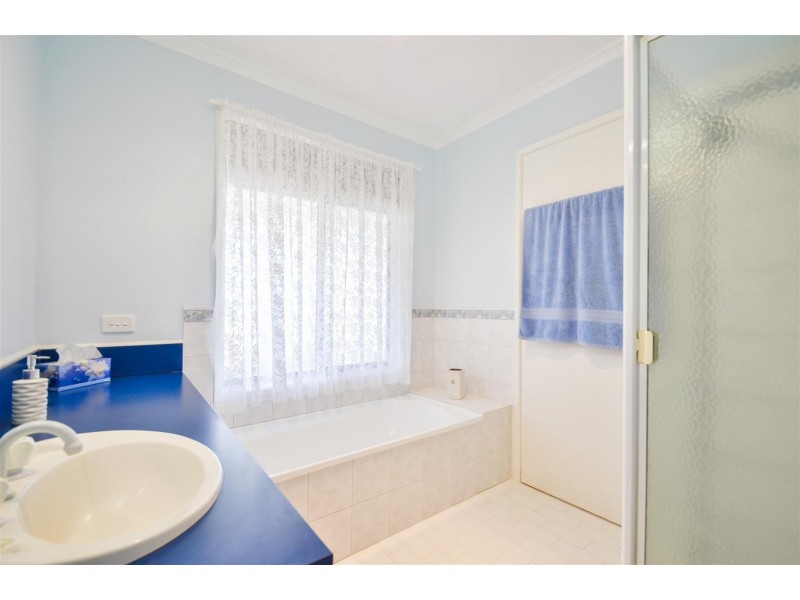 18 Hele Crescent, Trott Park SA 5158