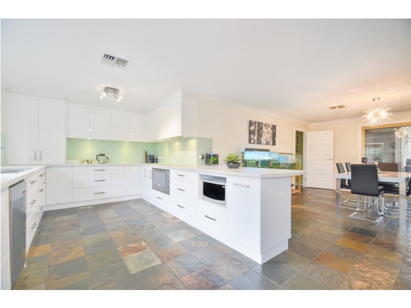 32 Sir James Hardy Way, Woodcroft SA 5162