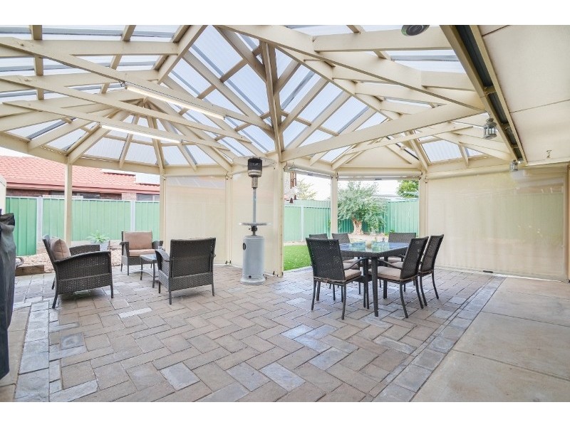 32 Sir James Hardy Way, Woodcroft SA 5162