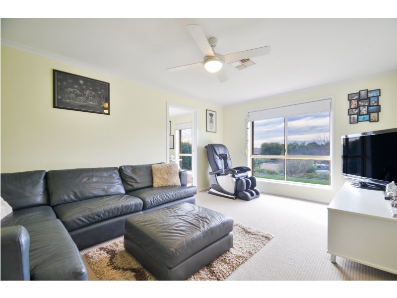 32 Sir James Hardy Way, Woodcroft SA 5162