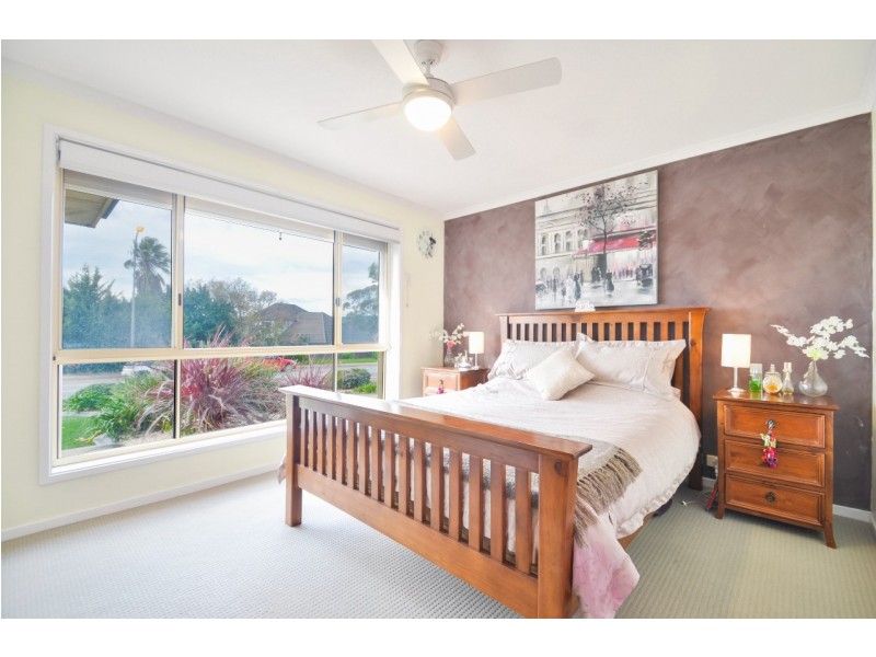 32 Sir James Hardy Way, Woodcroft SA 5162