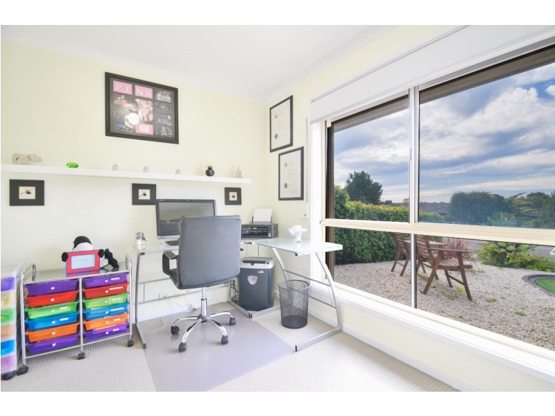 32 Sir James Hardy Way, Woodcroft SA 5162