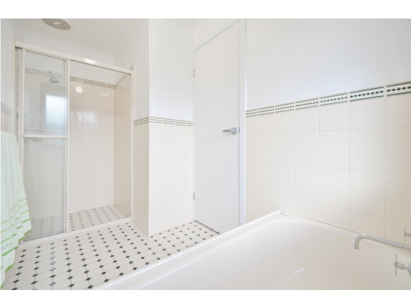 32 Sir James Hardy Way, Woodcroft SA 5162