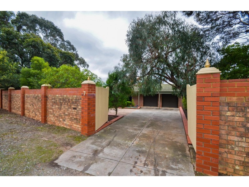 7 Oakridge Road, Aberfoyle Park SA 5159