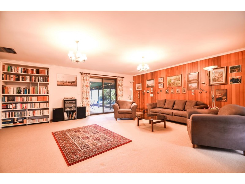 7 Oakridge Road, Aberfoyle Park SA 5159