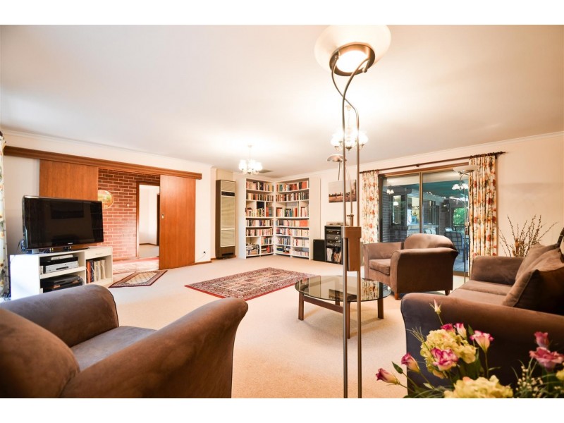 7 Oakridge Road, Aberfoyle Park SA 5159