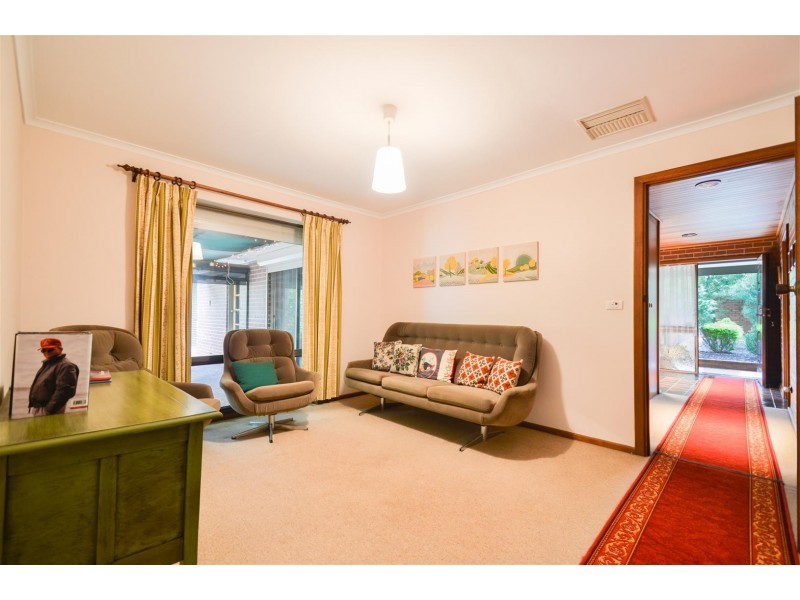 7 Oakridge Road, Aberfoyle Park SA 5159