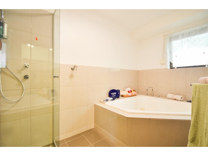 7 Oakridge Road, Aberfoyle Park SA 5159